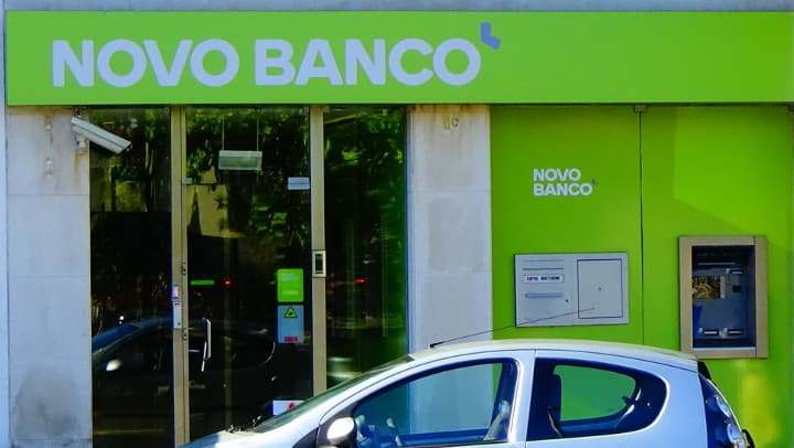Novo Banco sale postponed.