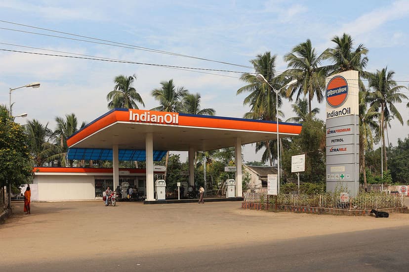 IndianOil service station in Pipili, Odisha, India. Photo by: Bernard Gagnon.