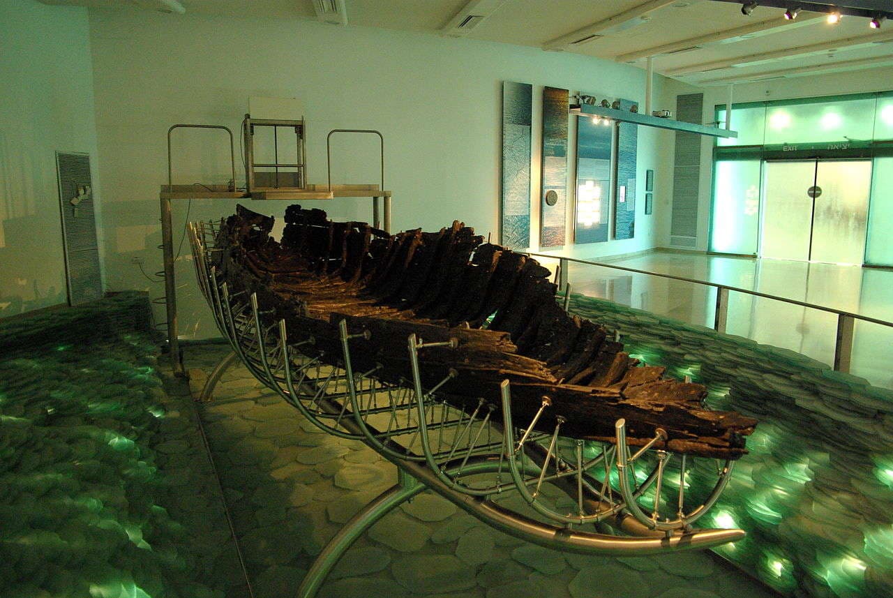 Kibbuz Ginosar: "Jesus boat" at the Yigal Allon Center. Photo by: Berthold Werner