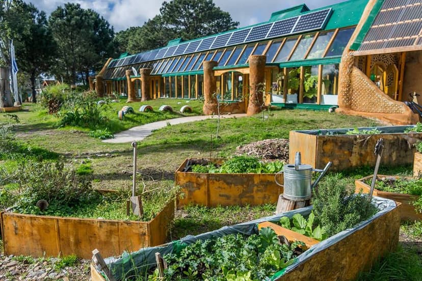 Uruguay: Self-sustainable school.