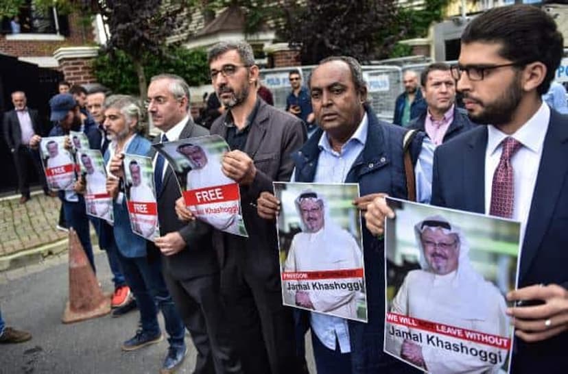 Activists in front of the Saudi consulate in Istanbul demanding to know the whereabouts of the Saudi journalist, Jamal Khashoggi. Photo by: Dogan News Agency.