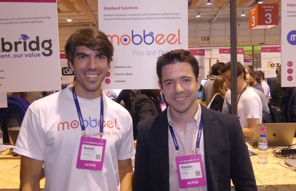 From left to right: Rafael Campillo and Ramón from the Mobbeel team. Photo by: ViaNews.