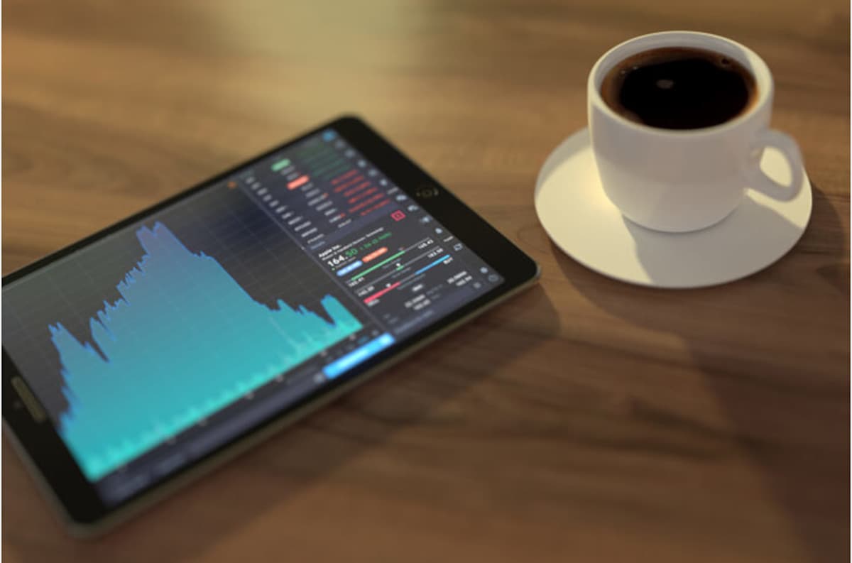 Bebe Stores, Simmons First National Corporation, Another 2 Companies Have A High Estimated Dividend Yield