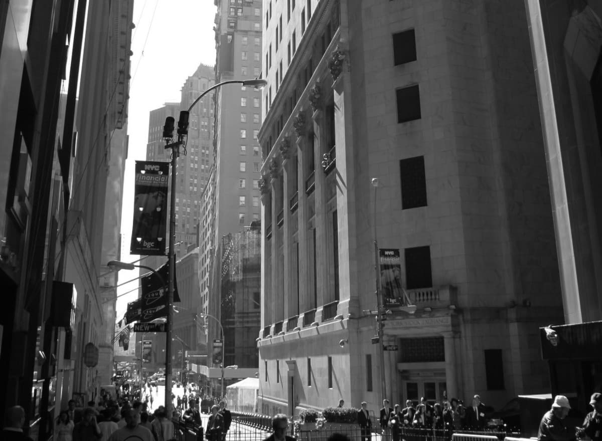 NYSE Composite Bearish Momentum With A 9% Slide In The Last 21 Sessions