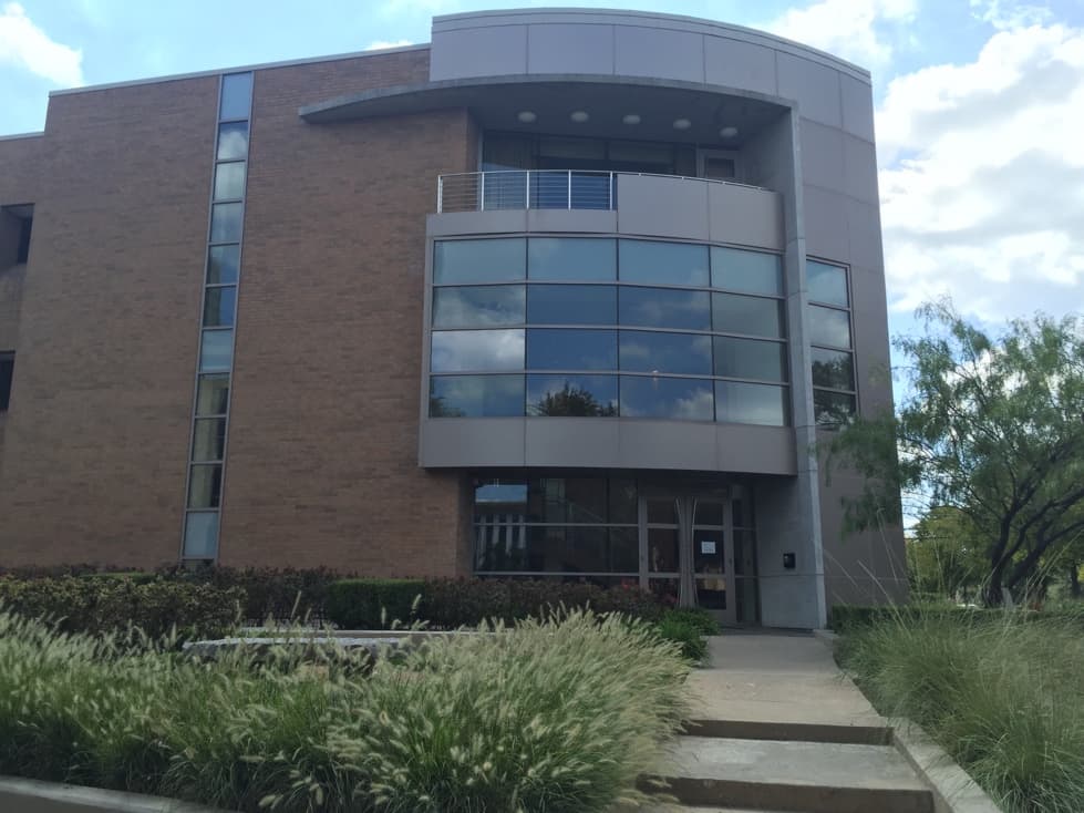 Energy Transfer  And 5 Other Stocks Have High Sales Growth And An Above 3% Return on Equity