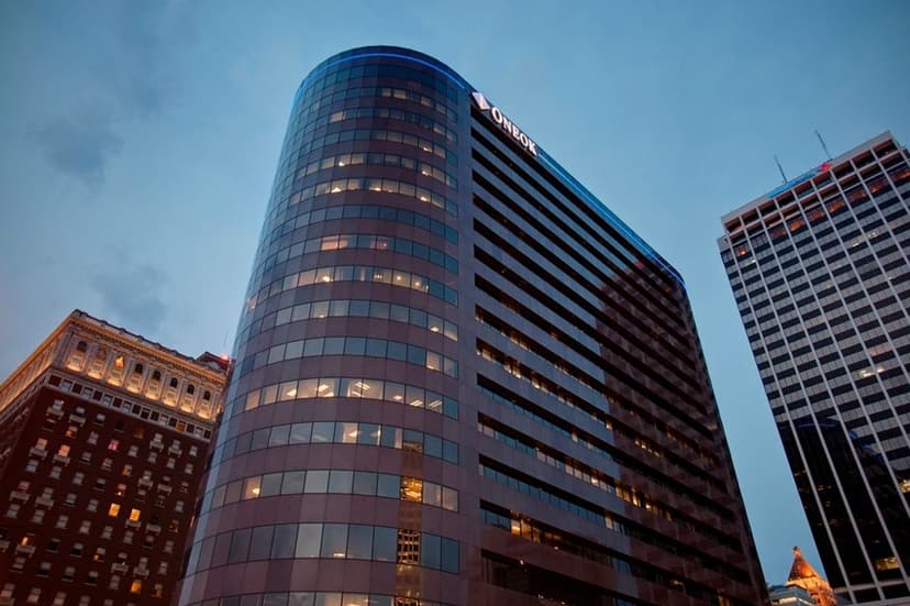 ONEOK  And 6 Other Stocks Have High Sales Growth And An Above 3% Return on Equity