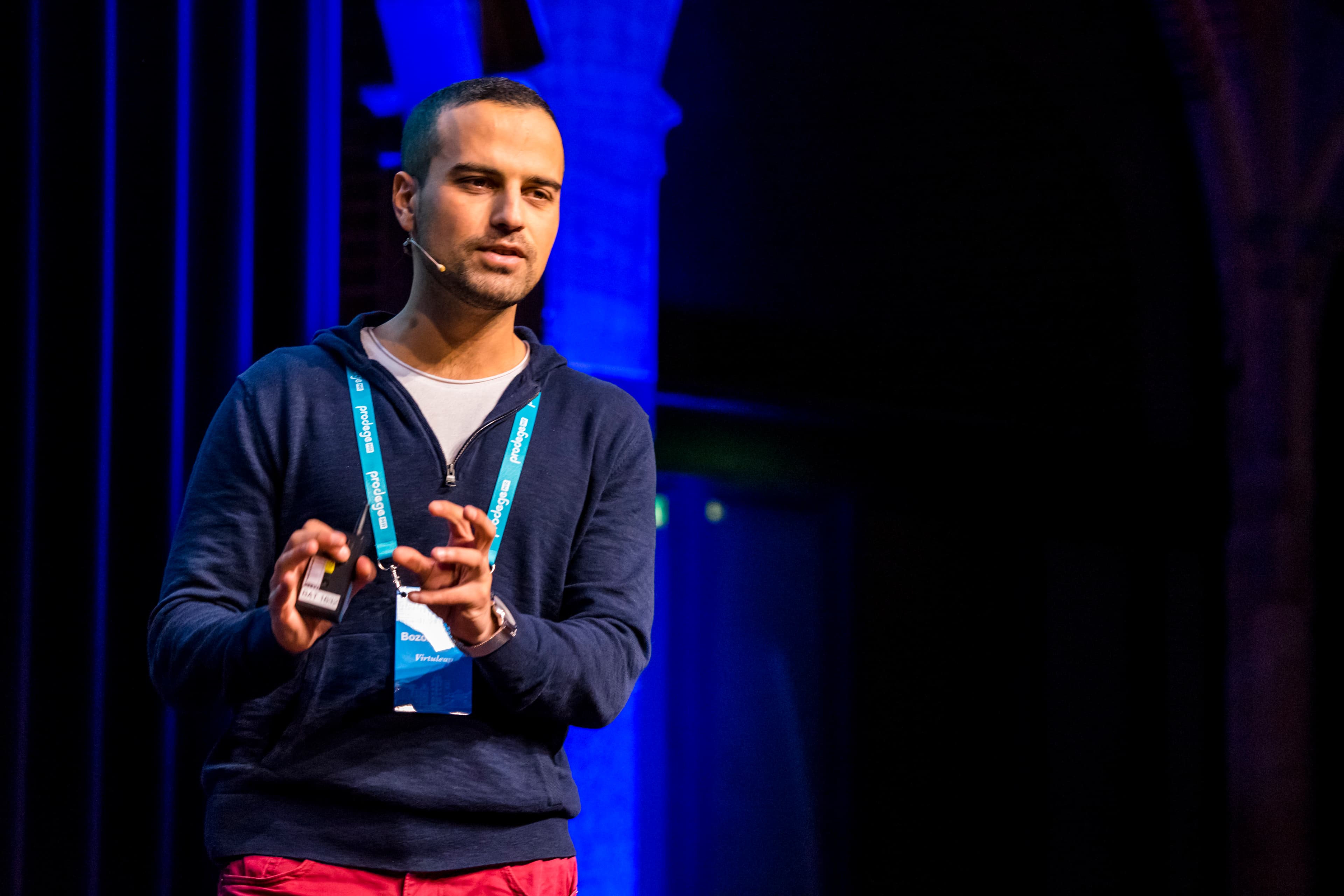 Amir Bozorgzadeh, CEO and co-founder of Virtuleap, presenting at IIeX Eu 2019 at Amsterdam's Beurs van Berlage. (Photo credit: Virtuleap)